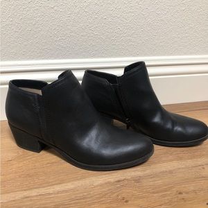 Naturalizer Womens black ankle booties